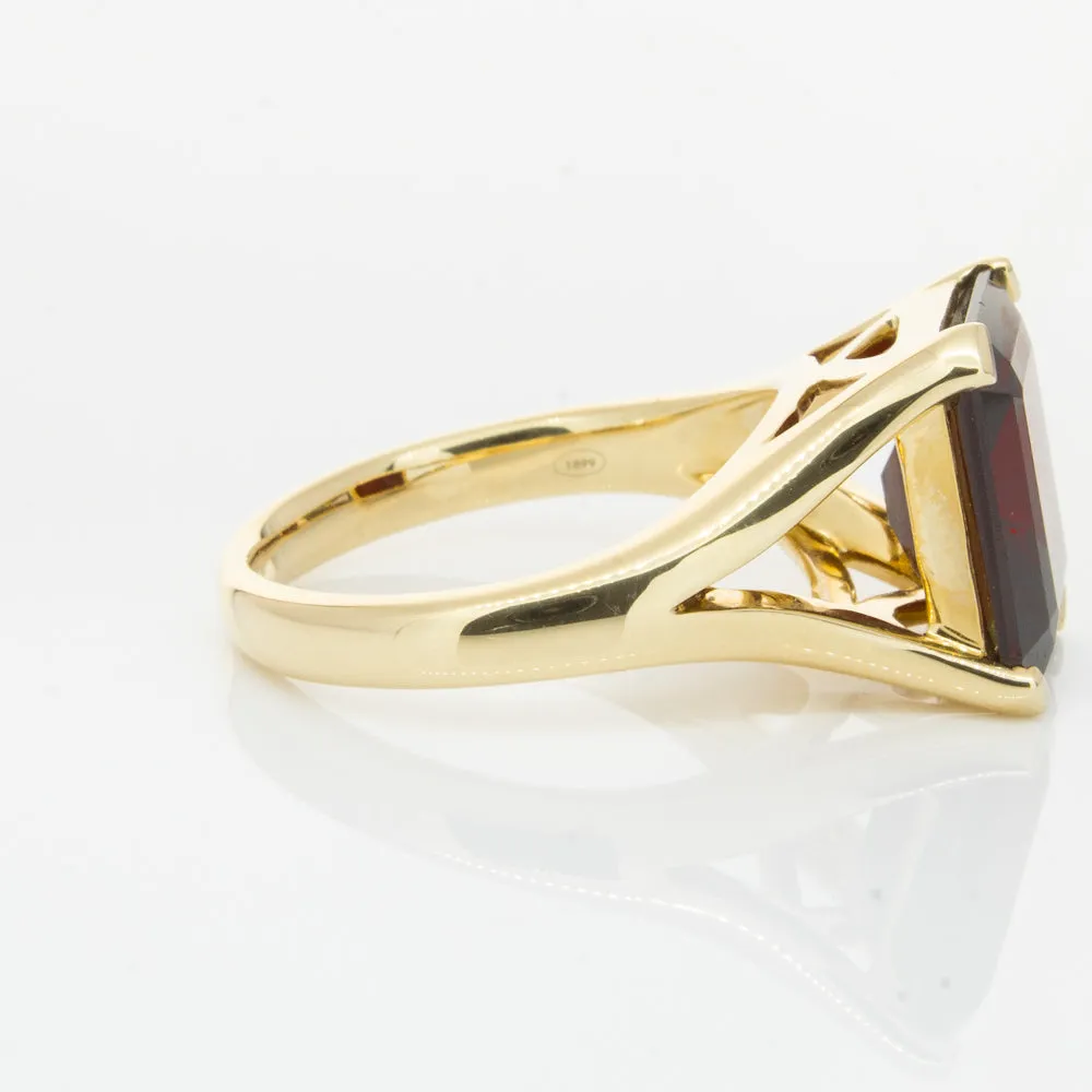 14ct Yellow Gold Garnet Verona Ring