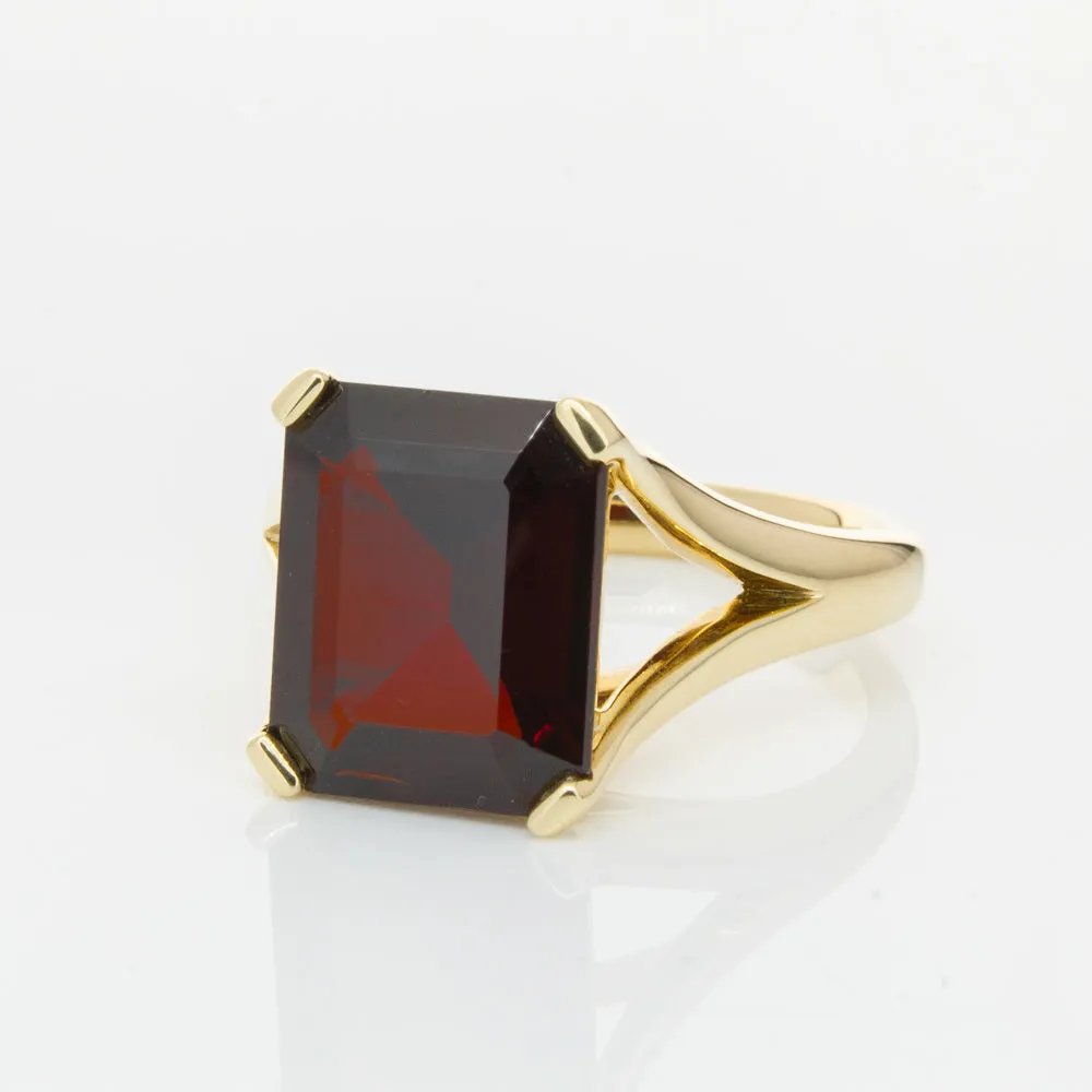 14ct Yellow Gold Garnet Verona Ring