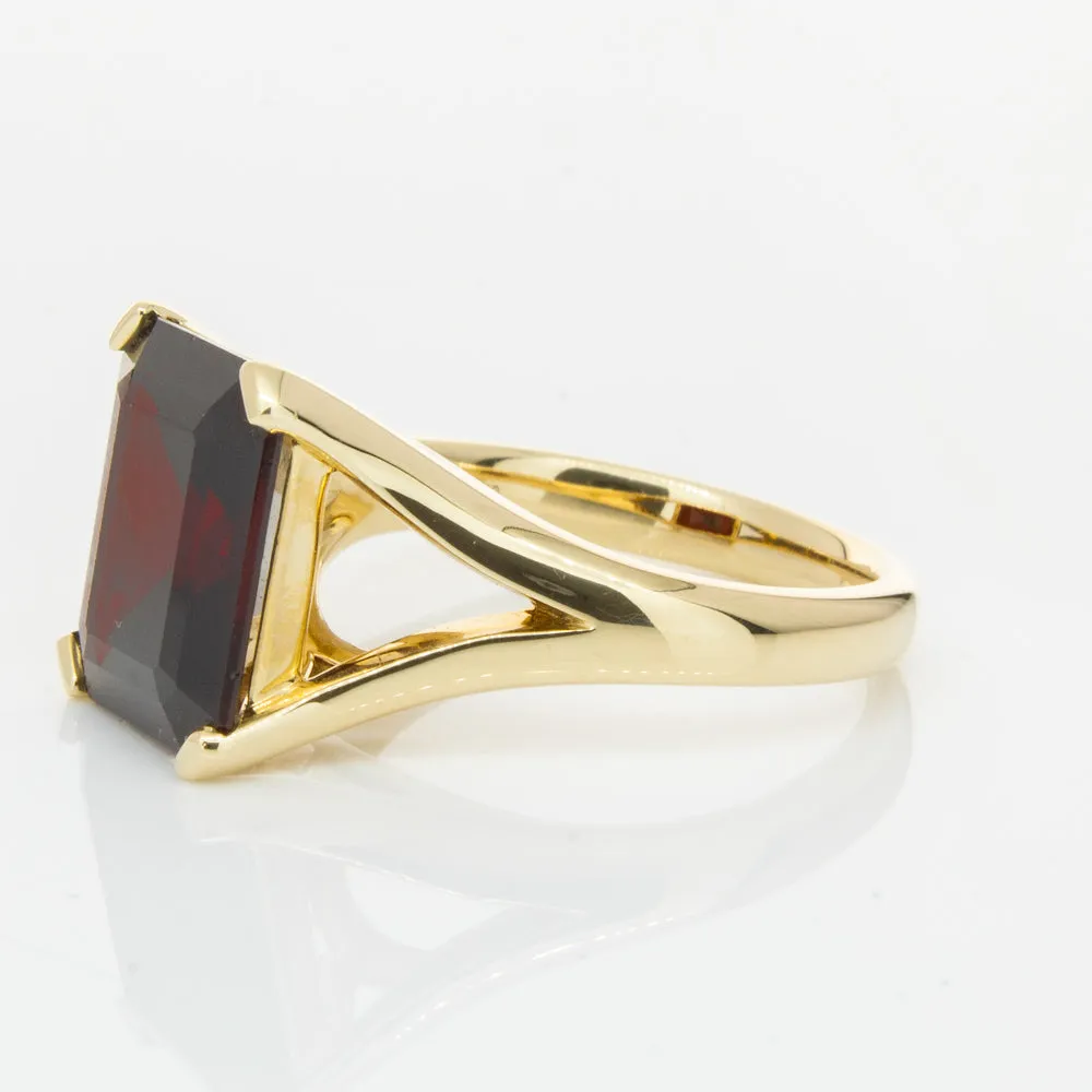 14ct Yellow Gold Garnet Verona Ring