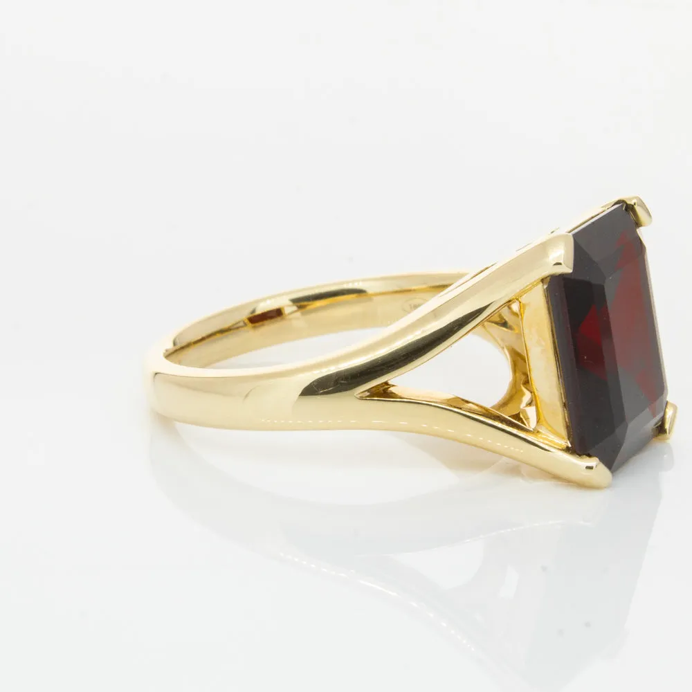 14ct Yellow Gold Garnet Verona Ring