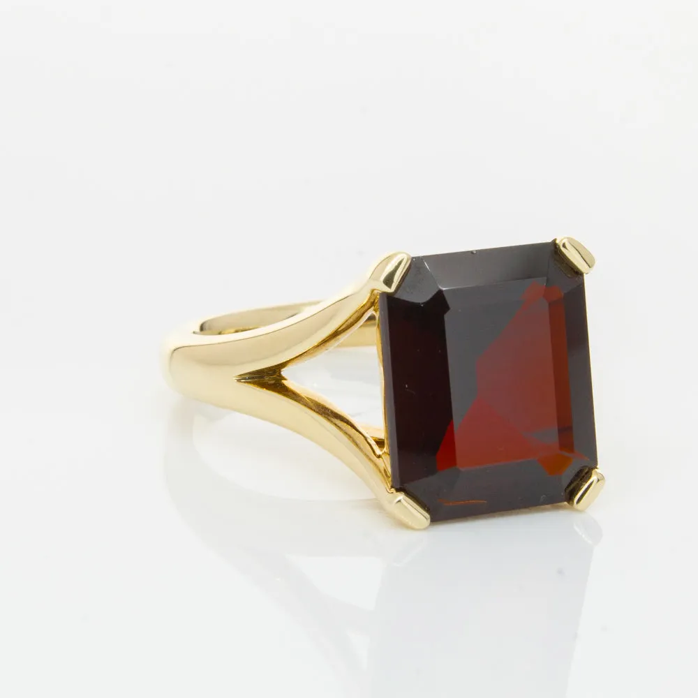 14ct Yellow Gold Garnet Verona Ring