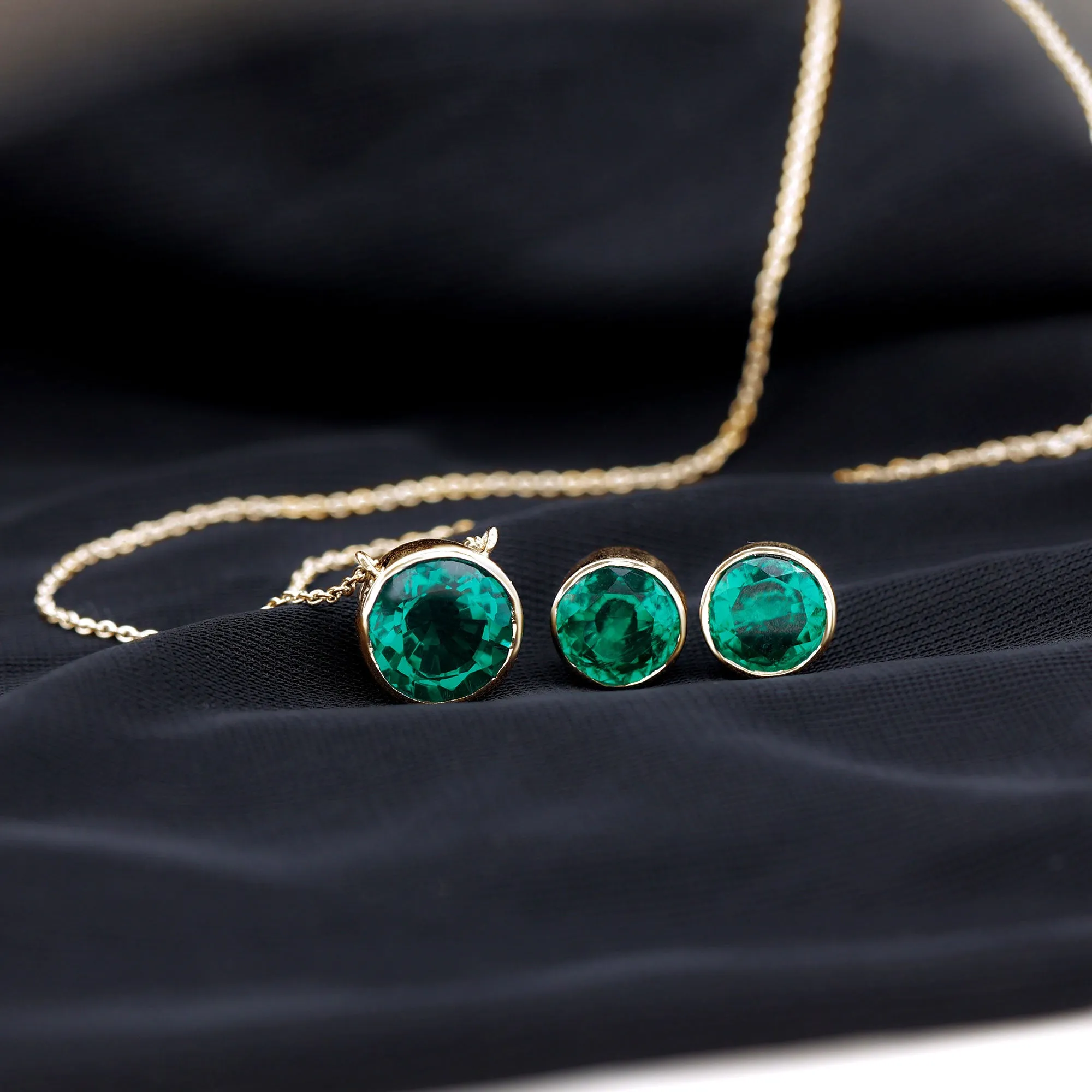 Certified Created Emerald Solitaire Jewelry Set in Bezel Setting