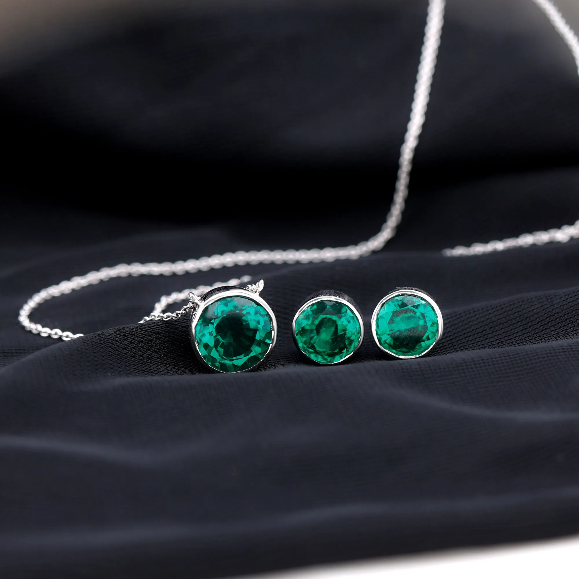 Certified Created Emerald Solitaire Jewelry Set in Bezel Setting