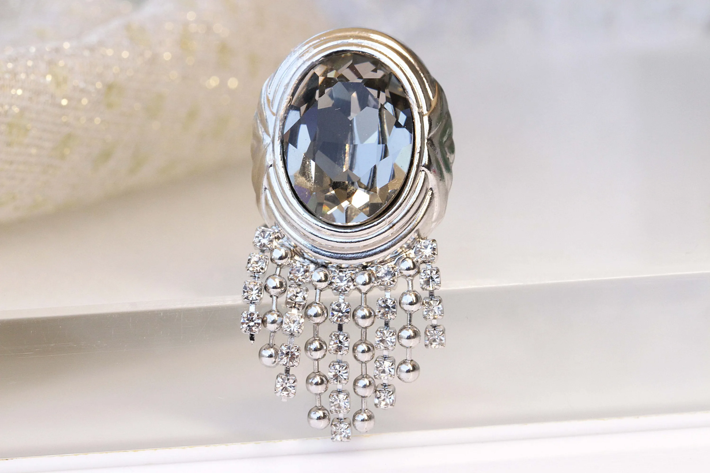 GRAY TASSEL RING