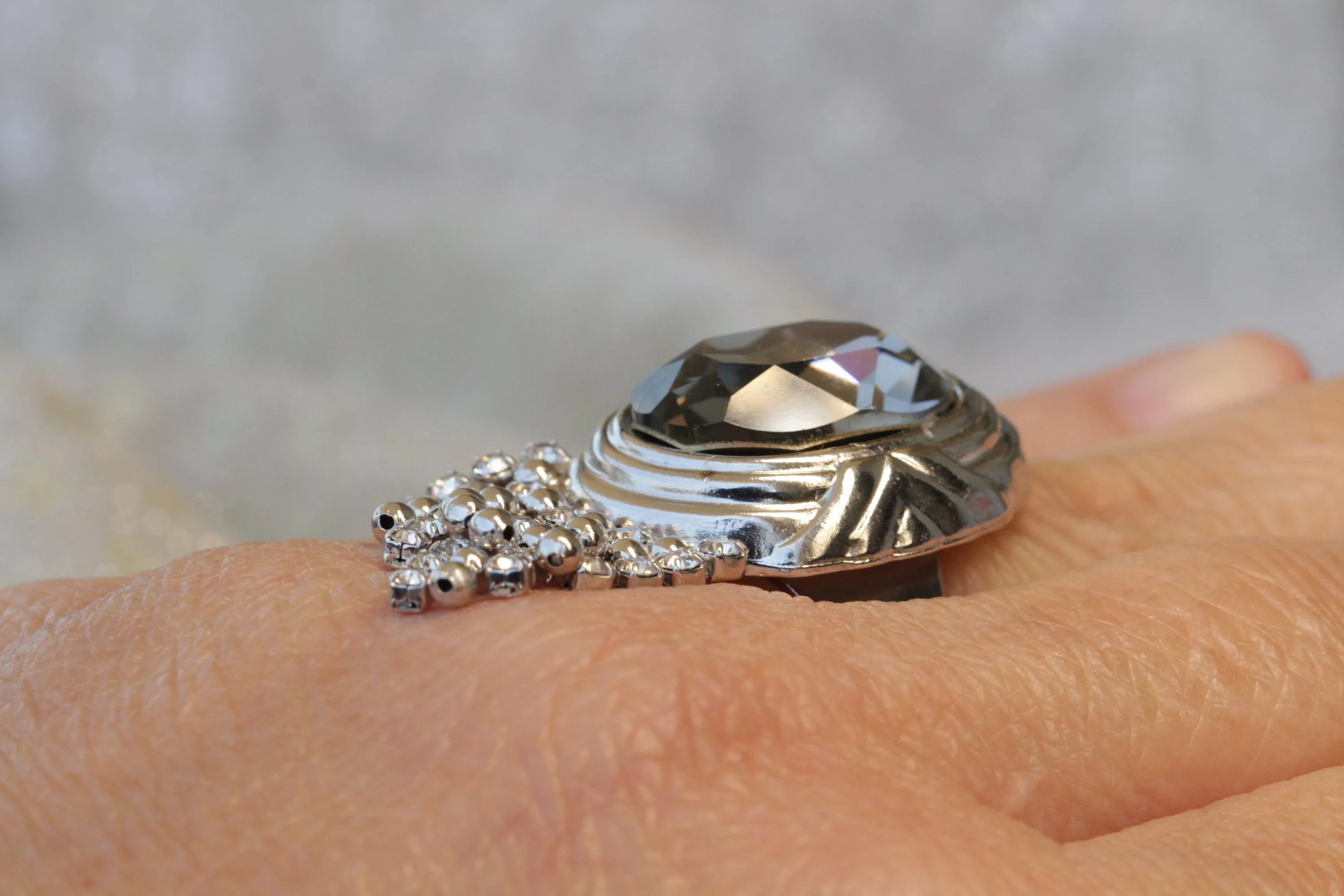 GRAY TASSEL RING