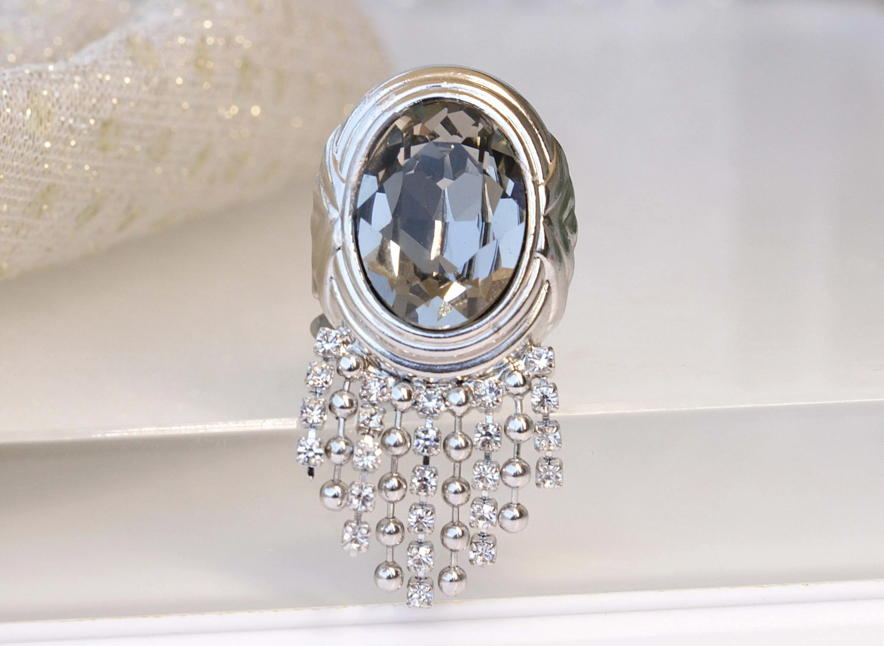 GRAY TASSEL RING