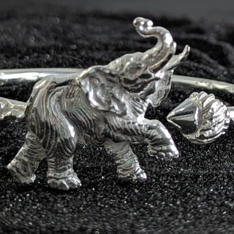 Heavy Elephant and Taj Mahal Bangle with Diamante Pattern