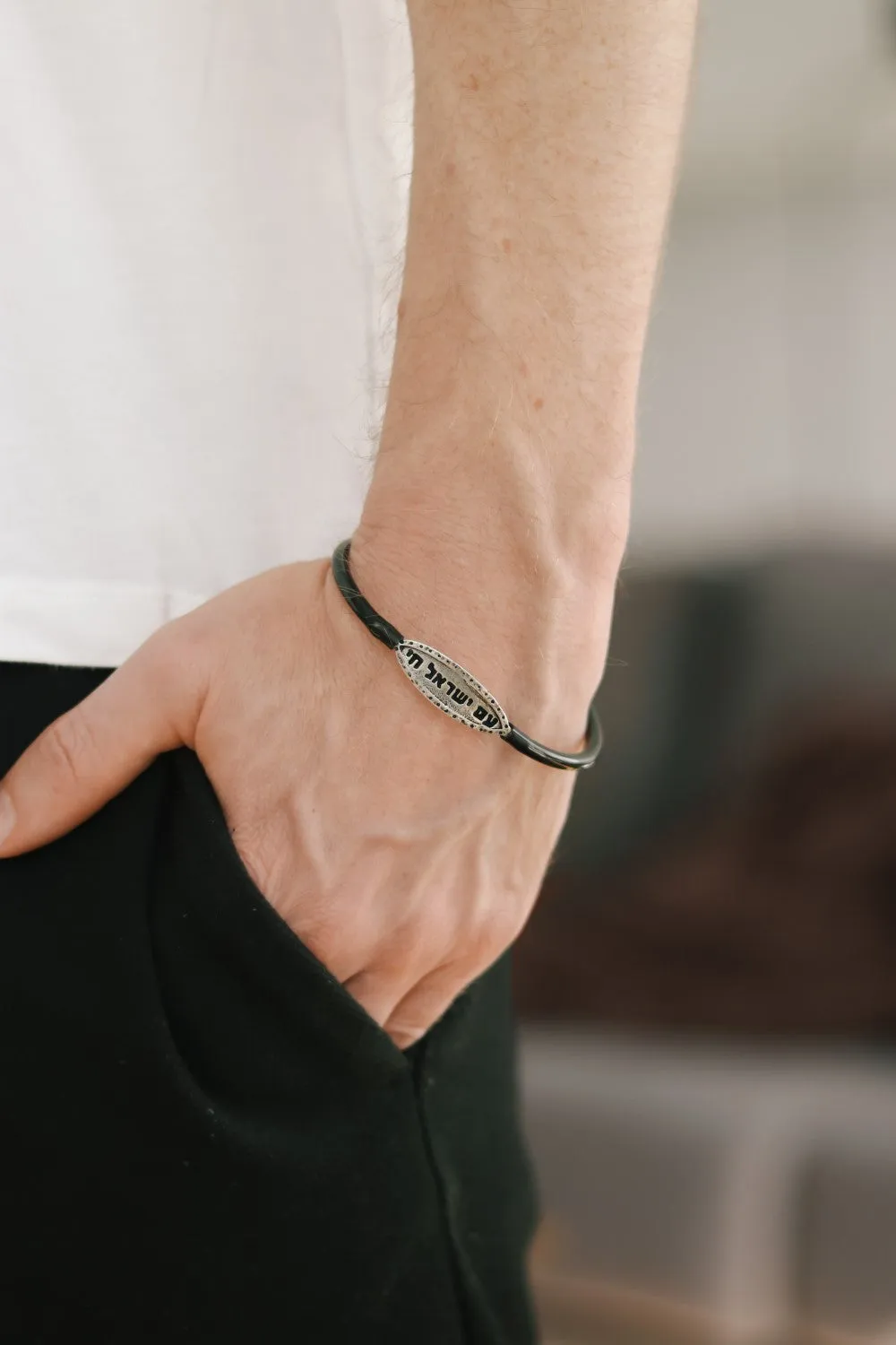 Hebrew bracelet for men, Am Yisrael Chai men's bracelet, silver plaque Hebrew sentence Israel, black silicon tube, Jewish prayer, wristband
