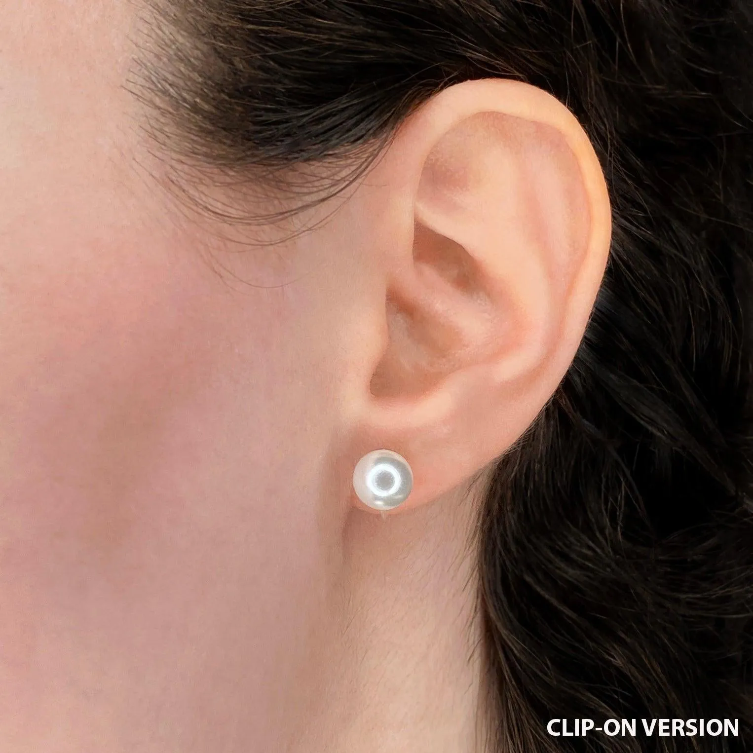 MEDIUM PEARL STUD EARRINGS IN GOLD