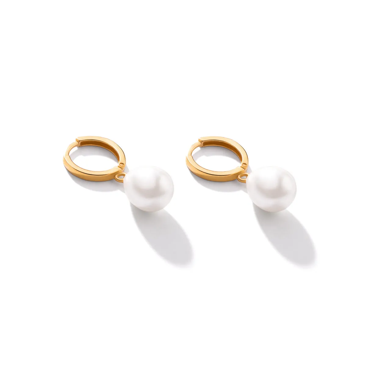 Pearl Huggie Hopp Earrings