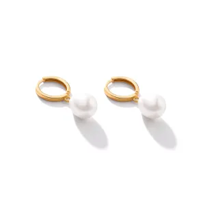 Pearl Huggie Hopp Earrings