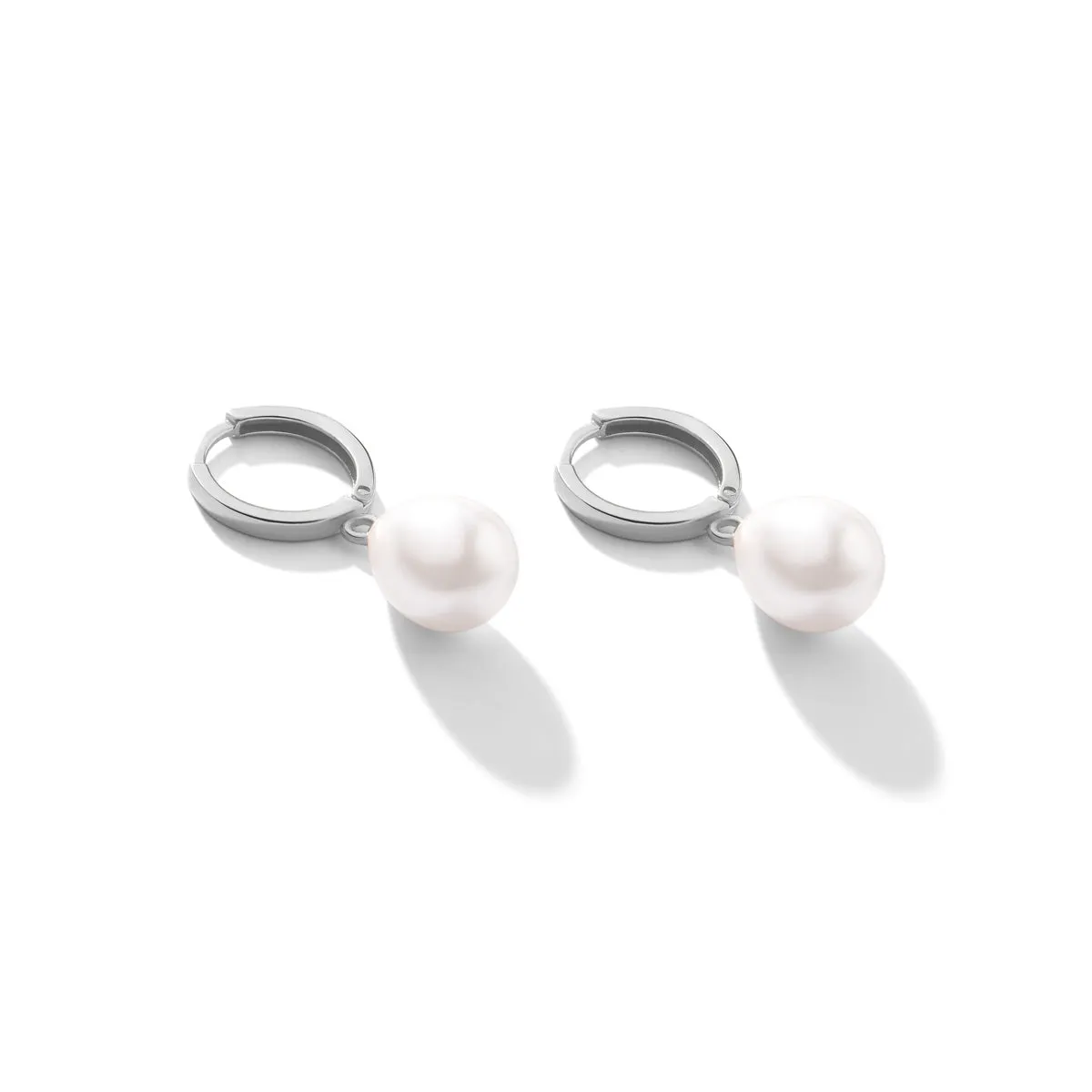 Pearl Huggie Hopp Earrings