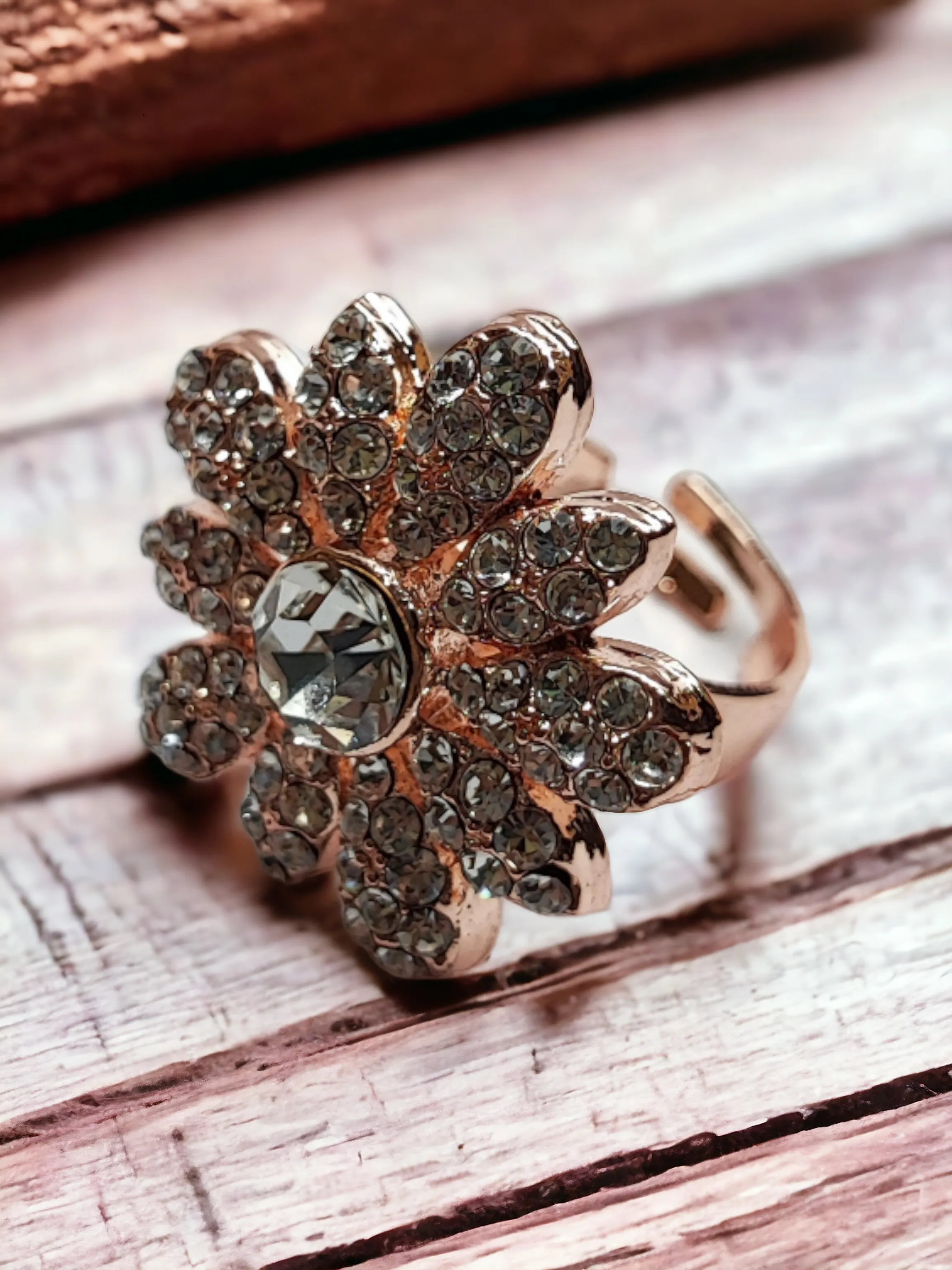 Pearlfect Oversized Floral Cocktail Ring